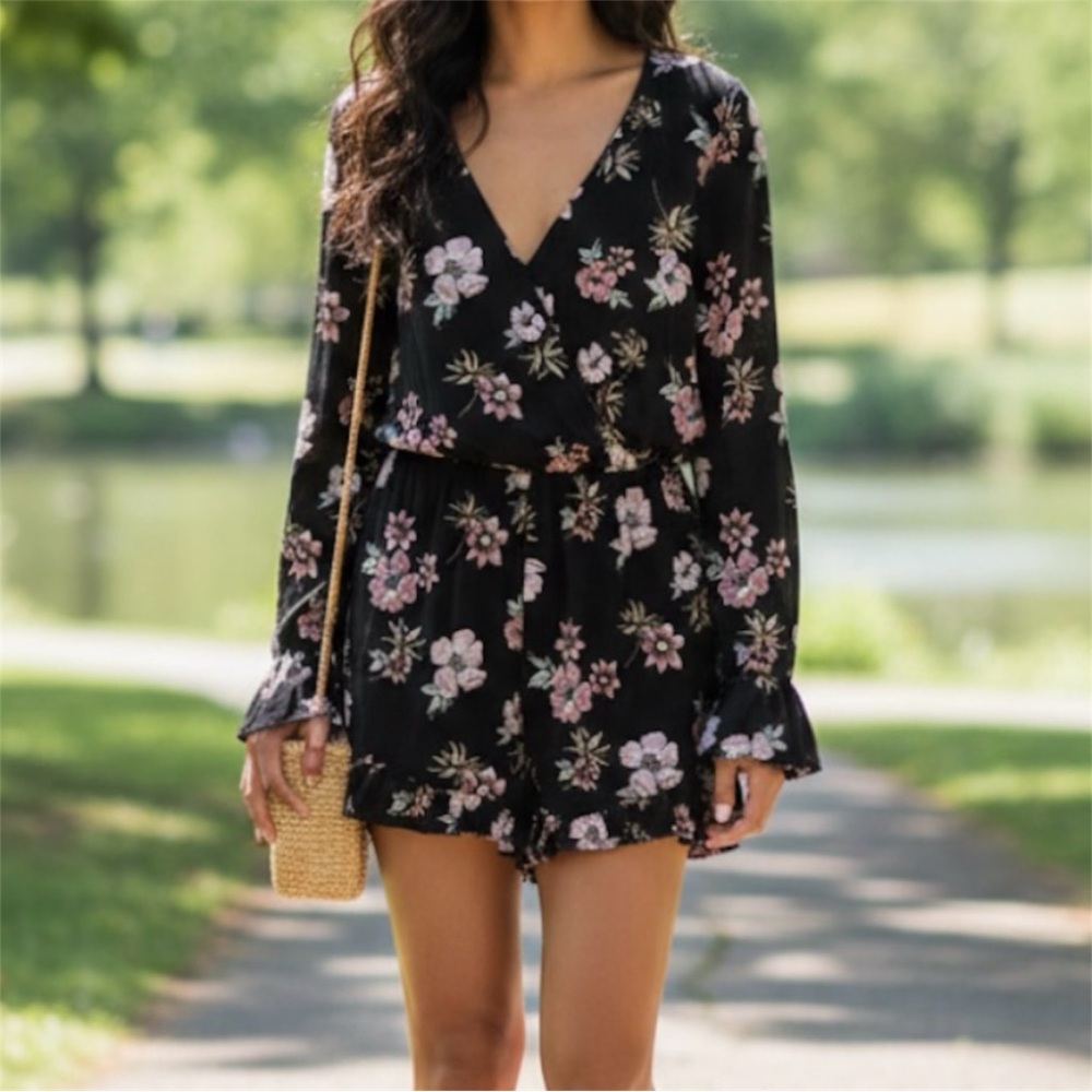 one clothing Black Floral Long-Sleeve V-Neck Romper